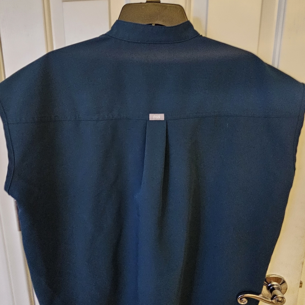 FIGS Rafaela Oversized Scrub Top LARGE